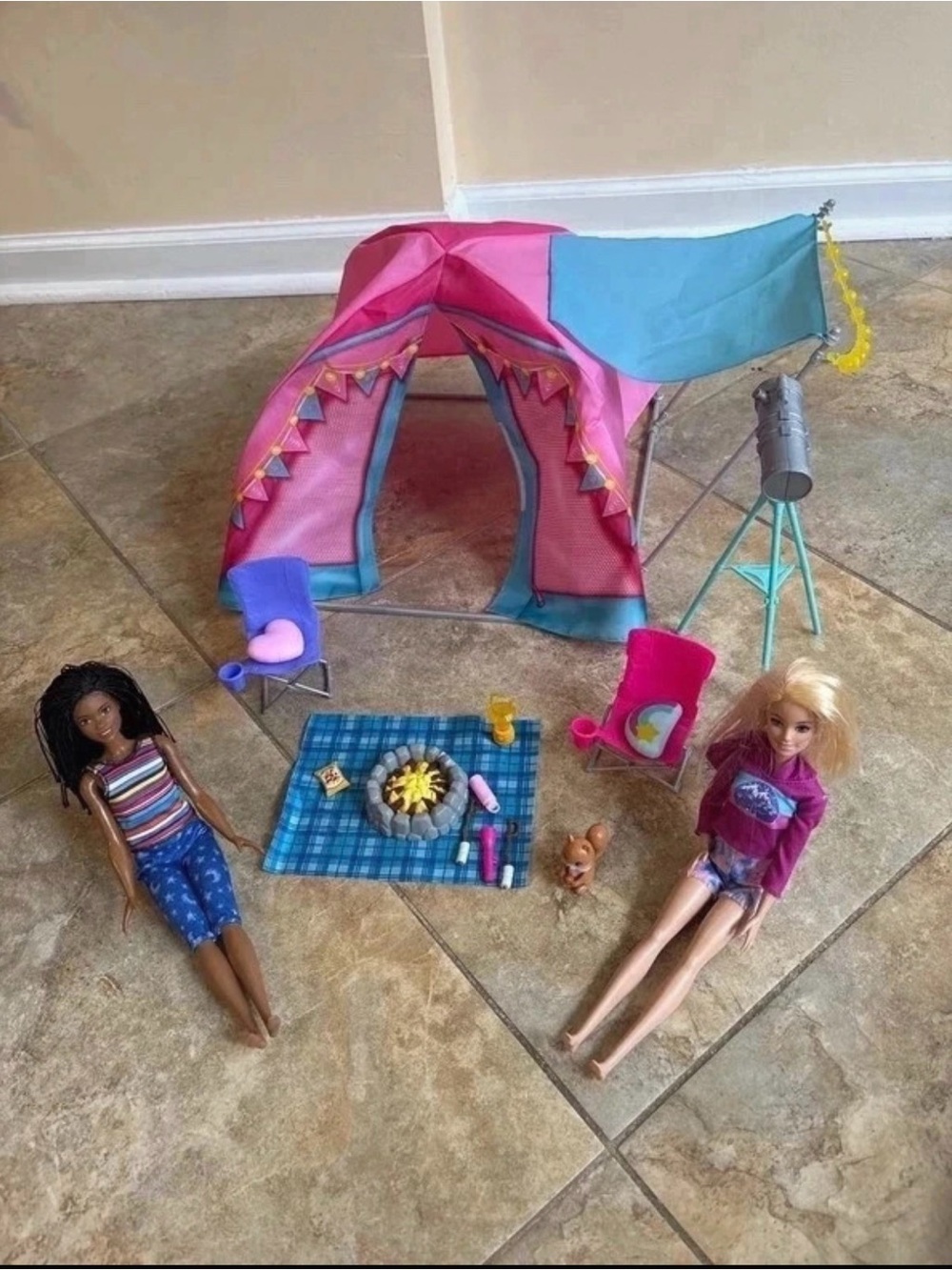Barbie It Takes Two Camping Playset with 2 fold and accessories